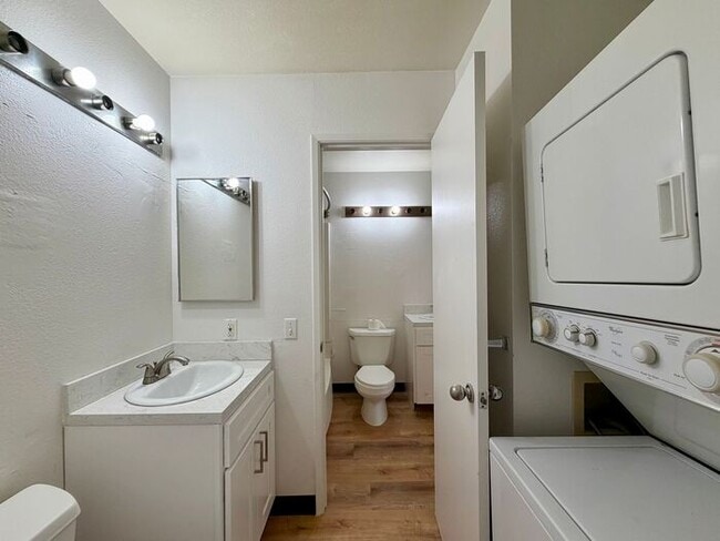 Building Photo - Ewa Beach - Palm Villas II: 2 Bed 1-1/2 Bath Townhouse w/ 2 Parking