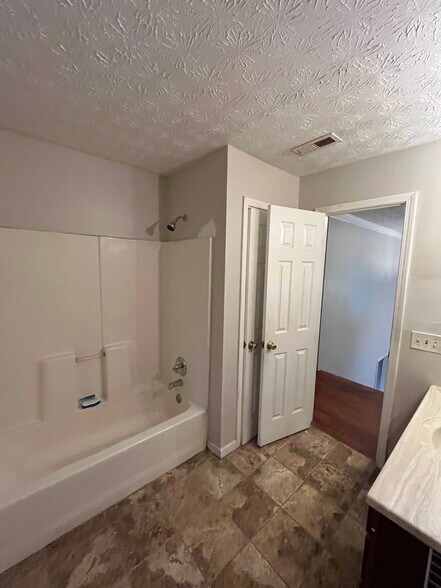 Building Photo - 5042 Rosemeade Ct