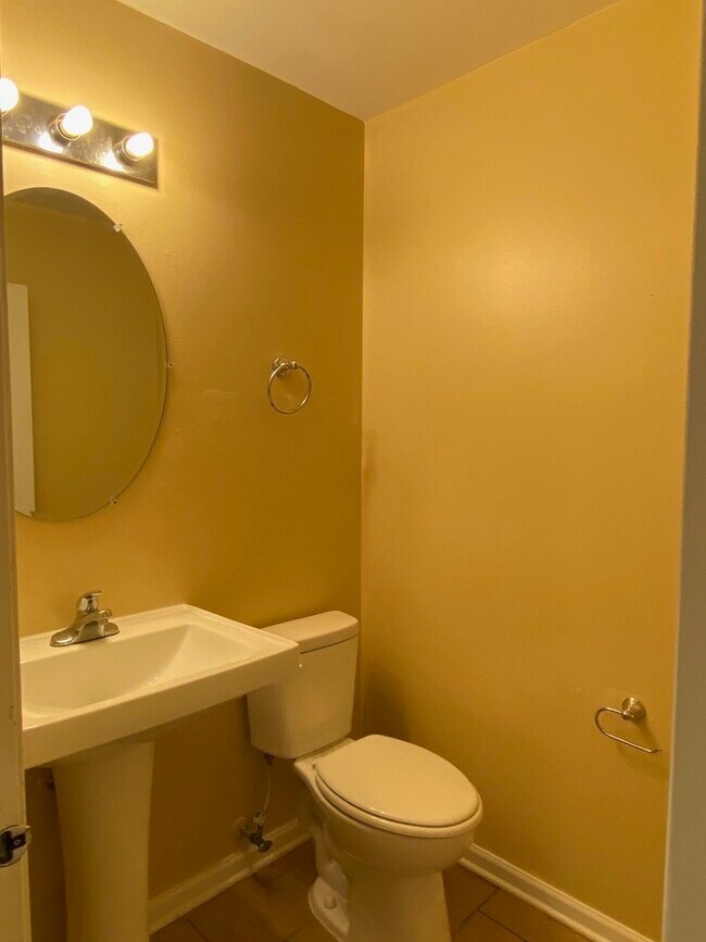 Building Photo - 266 Springbrook Trail S