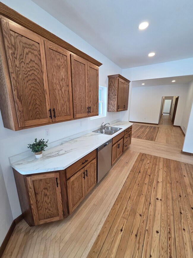 Building Photo - 2904 Parkridge Ave