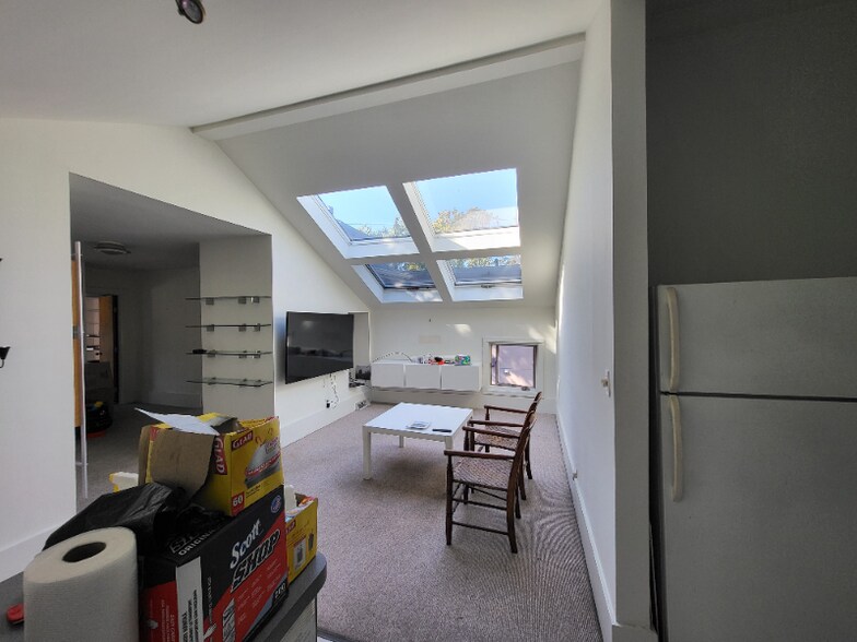 Building Photo - 2135 W 30th St