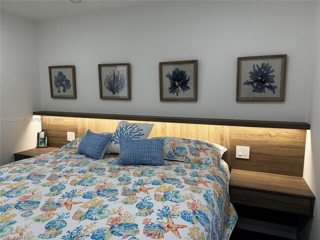 Building Photo - 5401 Collins Ave