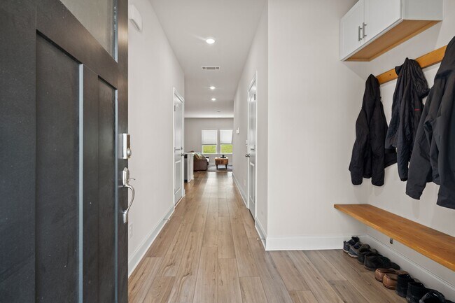 Building Photo - 4510 Skywood Ln