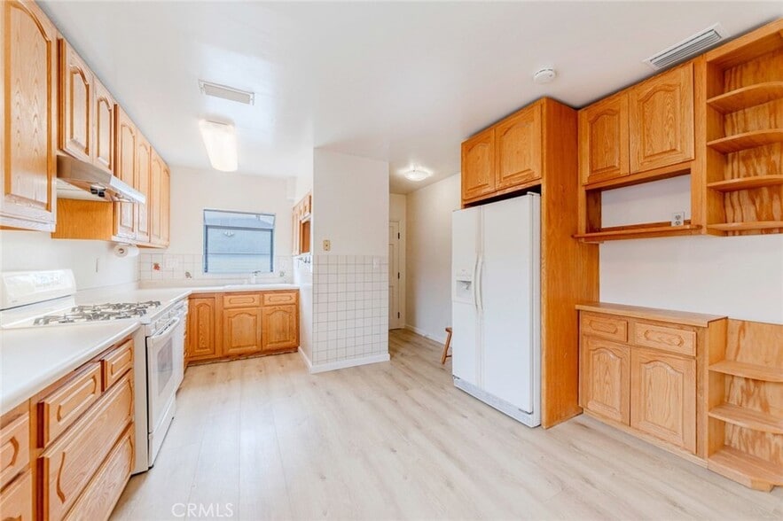 Building Photo - 708 W California Ave