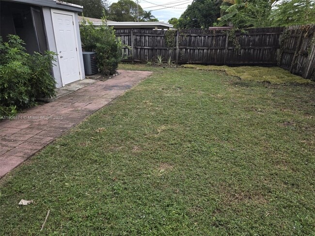 Building Photo - 5022 SW 93rd Ave