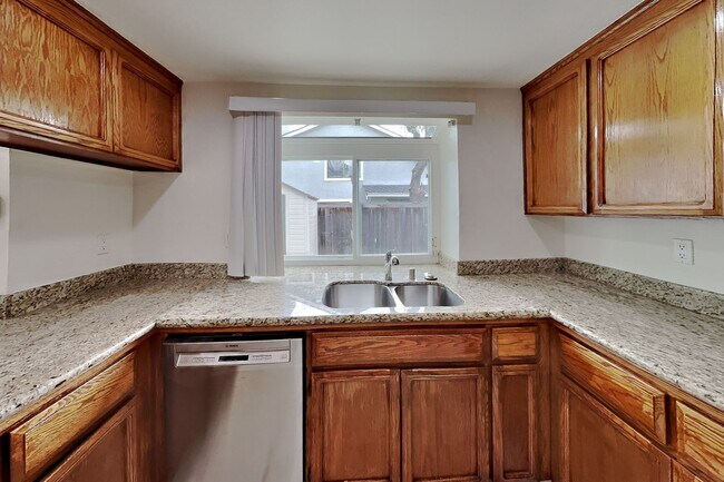 Building Photo - 2331 Sweetwater Dr
