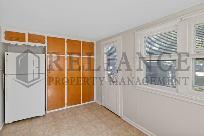Building Photo - 2020 S Main St