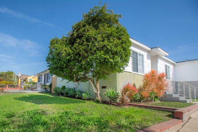 Building Photo - 4BR/2BA Home with Modern Updates/Private Y...