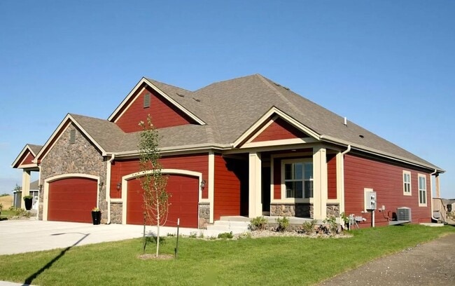 Building Photo - 2020 NW Sharmin Dr