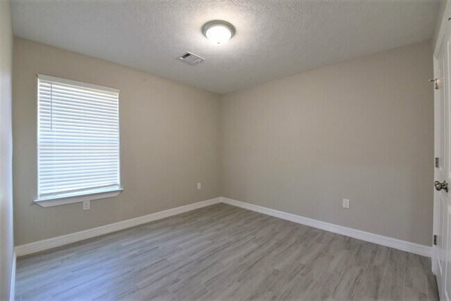 Guest room 1 - 5621 Georgia Ave