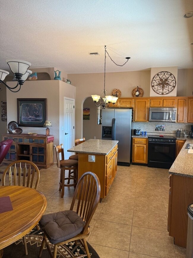 Building Photo - 3 to 6 Month Rental with Golf course views