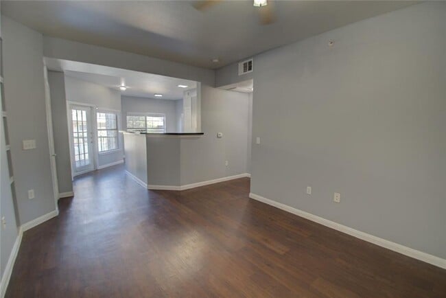 Building Photo - 2320 Gracy Farms Ln