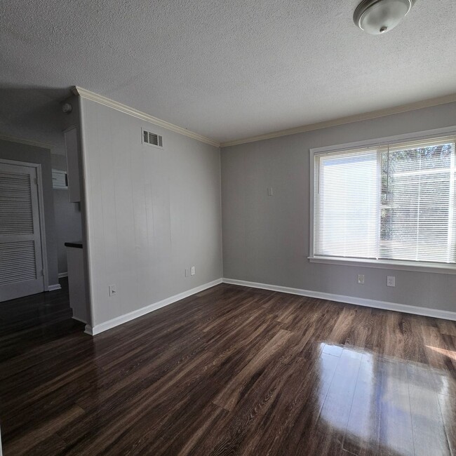 Building Photo - 2945 Brook Cove