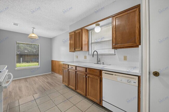 Building Photo - 2913 Green Ridge St