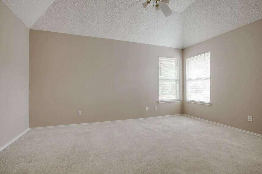 Building Photo - 7625 Mahonia Dr