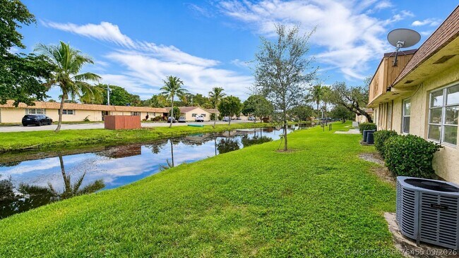 Building Photo - 416 Lakeside Dr