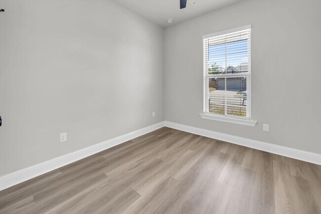Building Photo - 4603 Jayhawk Dr