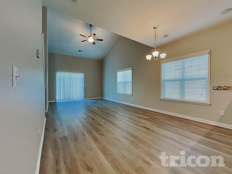 Building Photo - 158 Eventine Way