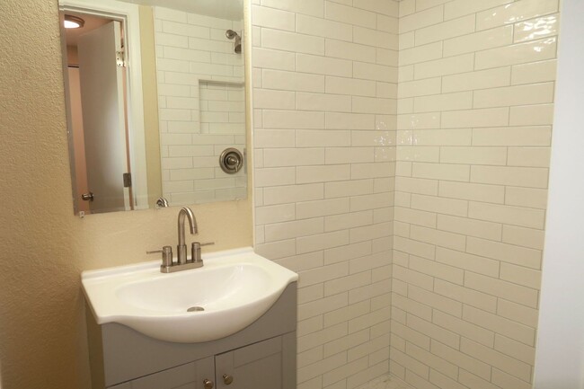 Building Photo - 7160 Lenape Cir