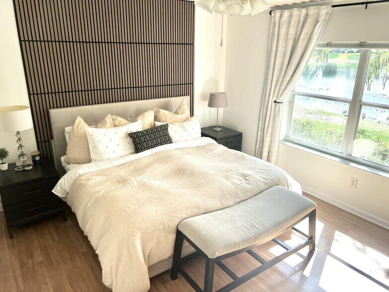 Building Photo - 10614 Lake Shore Dr