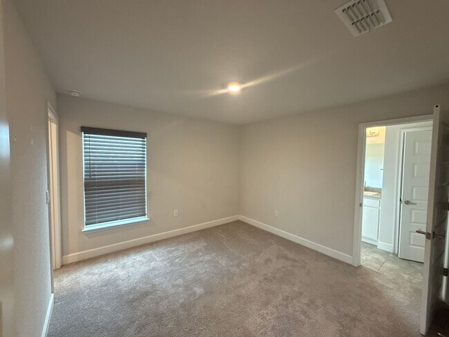 Building Photo - Truly Stunning 4-bedroom, 3-bathroom, 2 car garage in the beautiful new community of Villimar