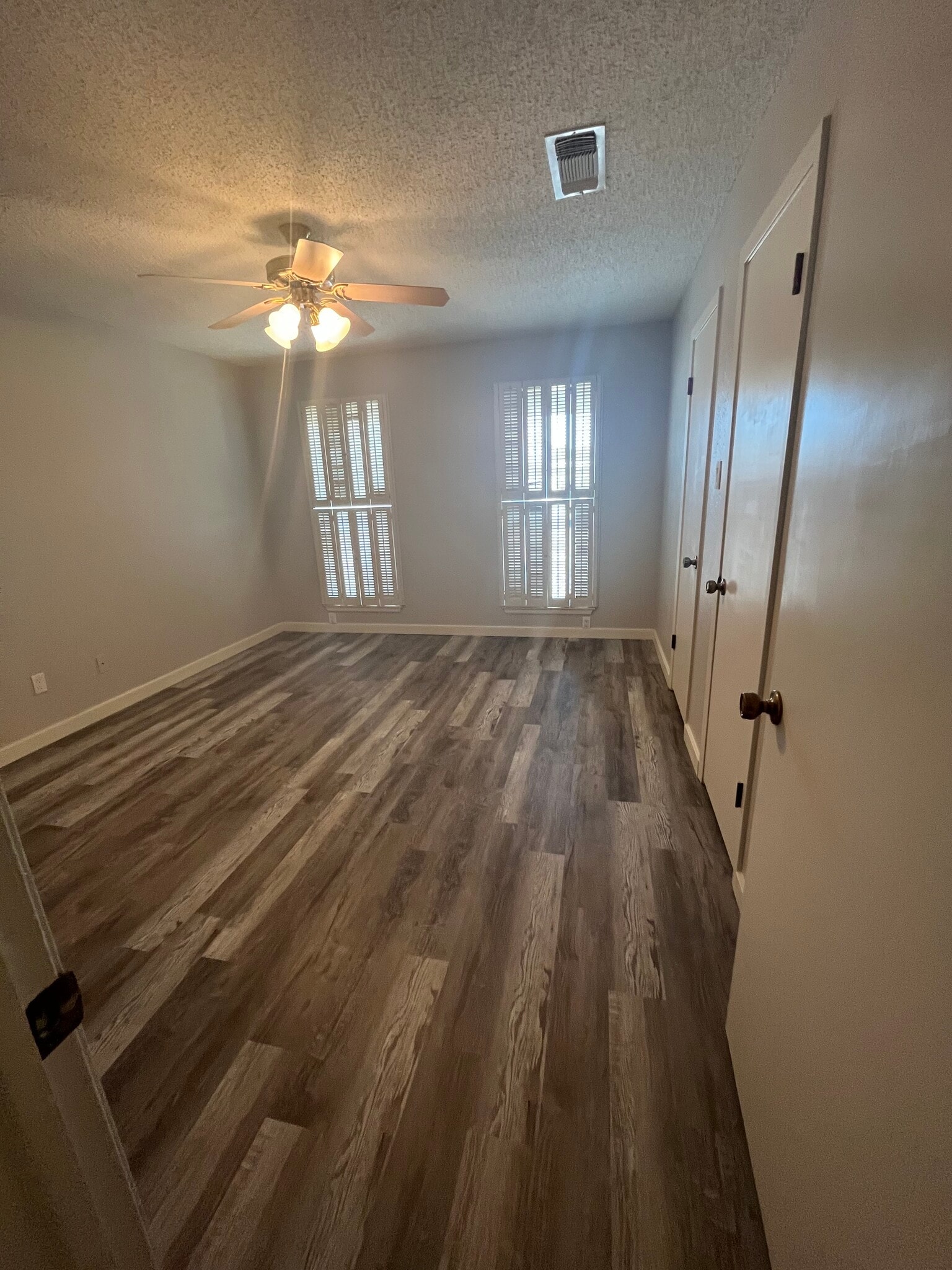 14x12 front bedroom - 6160 Denis Ln