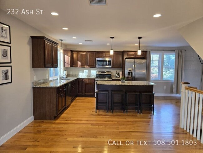 Building Photo - 232 Ash St