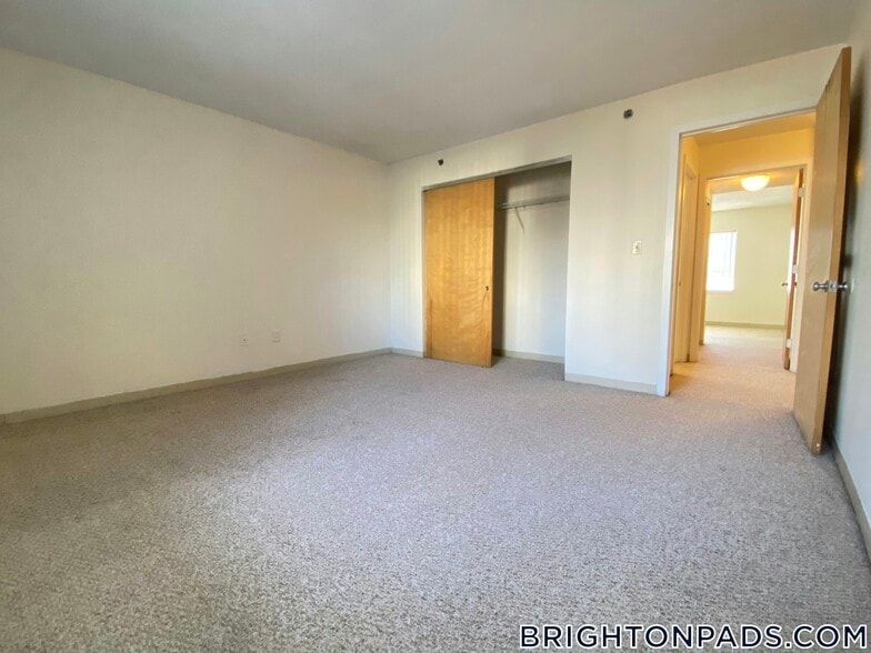 Building Photo - 140 N Beacon St