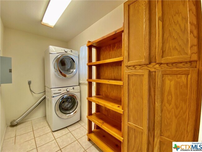 Building Photo - 1593 Amanda-