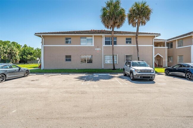 Building Photo - 1033 Twin Lakes Dr