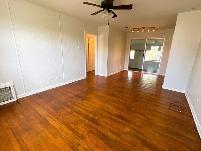 Building Photo - Lovely Home in Chafee Park Ready to Go!