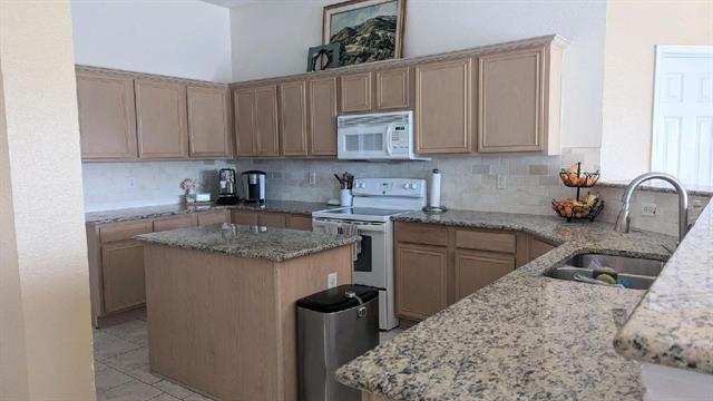 Building Photo - 1444 Mayflower Ln