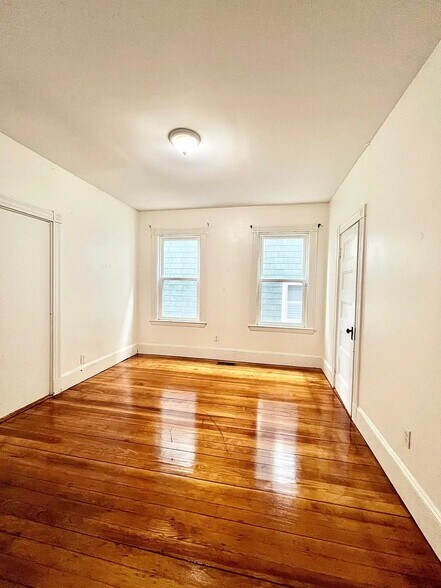 Building Photo - 10 Bucknam St
