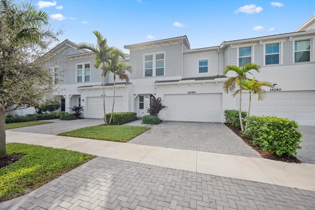 Building Photo - 16280 Oakview Dr