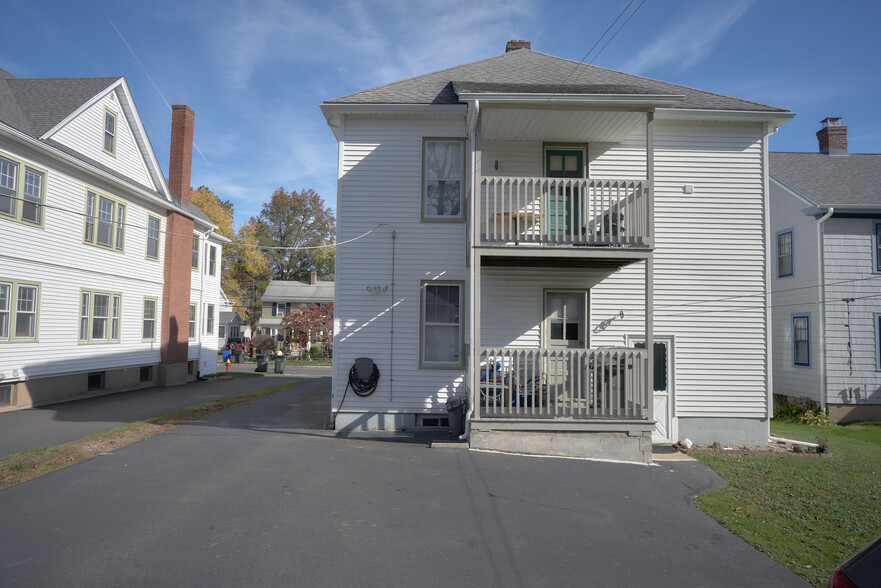 Deck off rear - 37 Argyle Ave