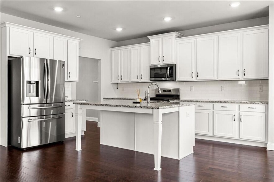 Building Photo - 156 Adams Cir