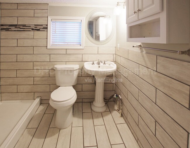 Building Photo - 1135 E Fayetteville Rd