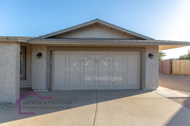 Building Photo - 18414 N 129th Ave