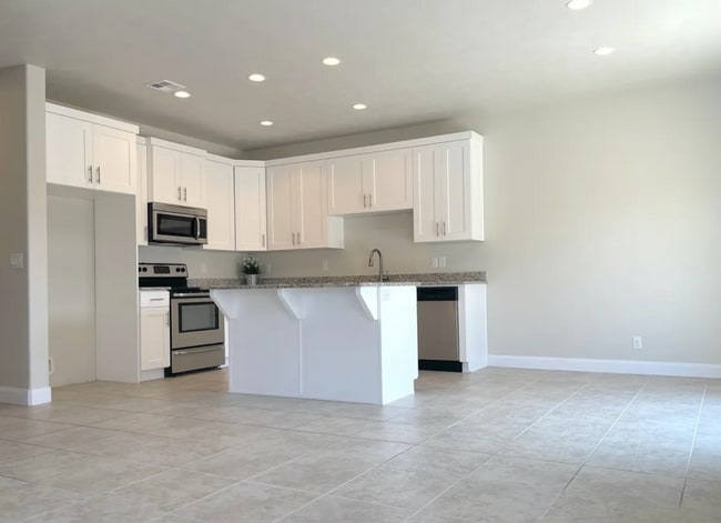 Building Photo - 3971 Bella Vista Dr