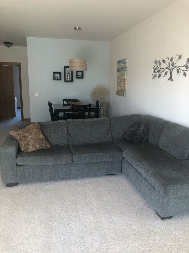 Building Photo - Fully Furnished Lakefront Condo!! 6 Month Lease Available!