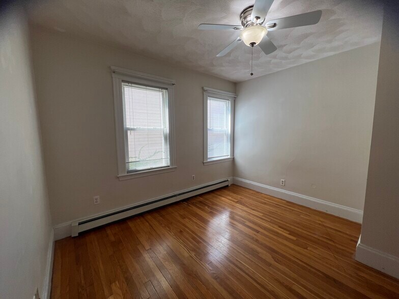 Building Photo - 27 Willard St
