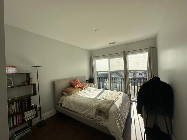 Building Photo - 205 Maverick St