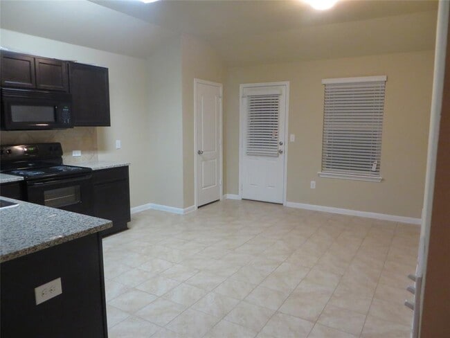 Building Photo - 505 Pinnacle Dr