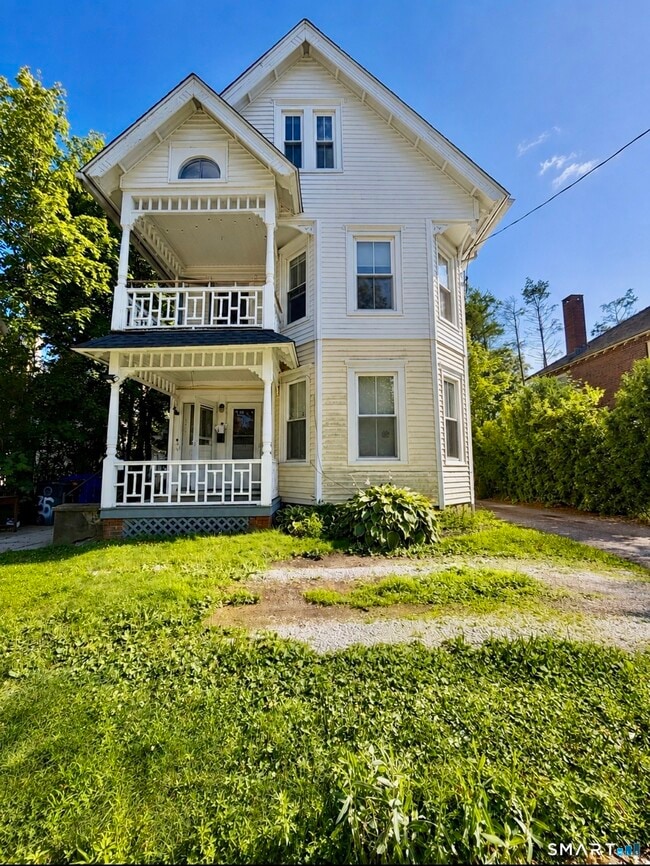 Building Photo - 15 Forest St