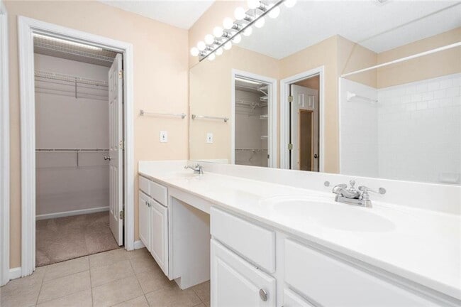 Building Photo - 380 Wittenridge Ct