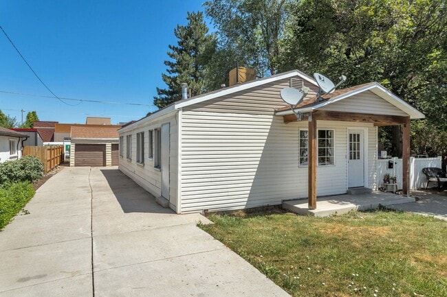 Building Photo - GORGEOUS Duplex in South Salt Lake!!!