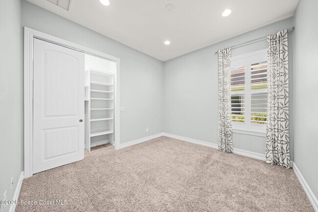 Building Photo - 3450 Brunot Cir