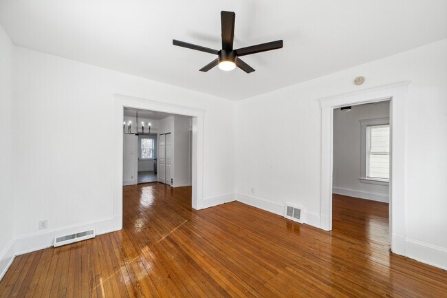 Building Photo - 1356 W 58th St