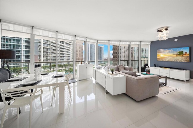 Building Photo - 495 Brickell Ave