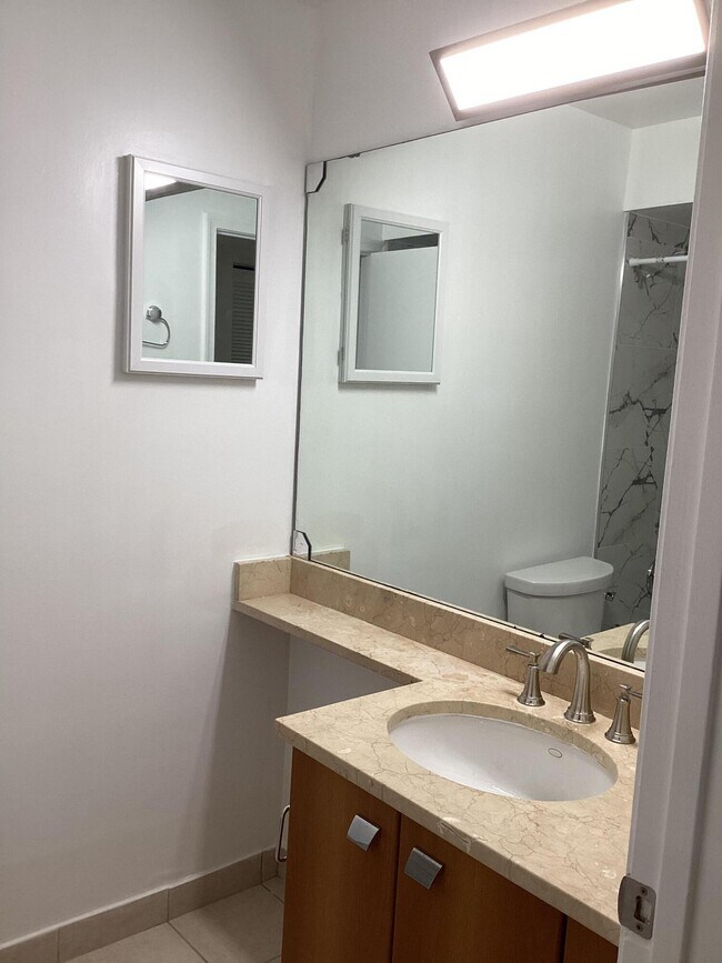 Building Photo - 1385 Crystal Way